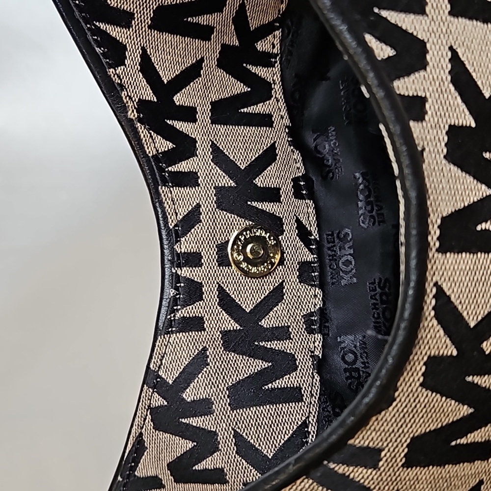 MICHAEL Michael Kors Signature Shoulder Bag Black/Brown NWT - Picture 13 of 14